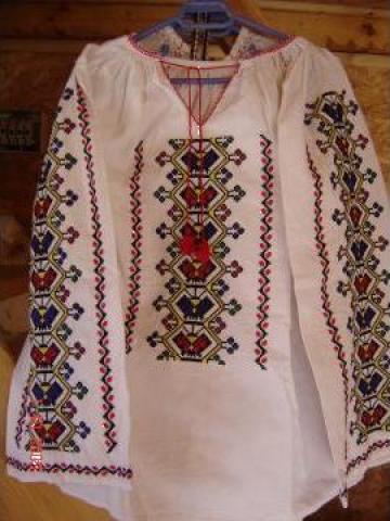 Camasa-populara-femeie-zona-Moldova_4189081_1295274623.jpg