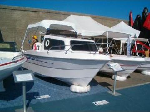 Barca 500 cu cabina de la Group M Marketing Co Srl