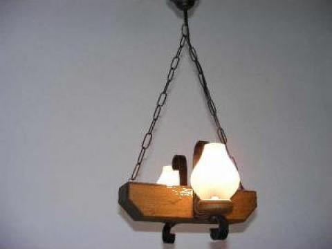lustre de lemn