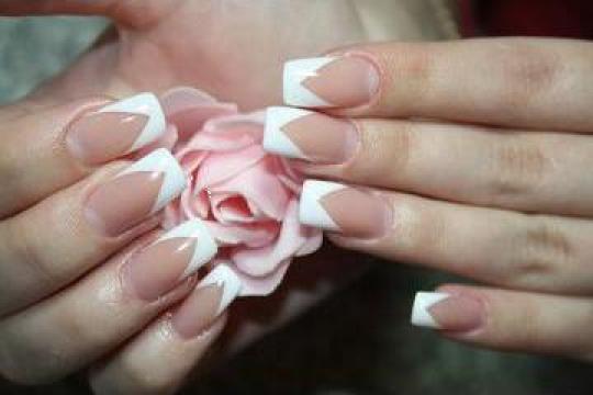 Manichiura unghii gel de la Pink Salon Nails