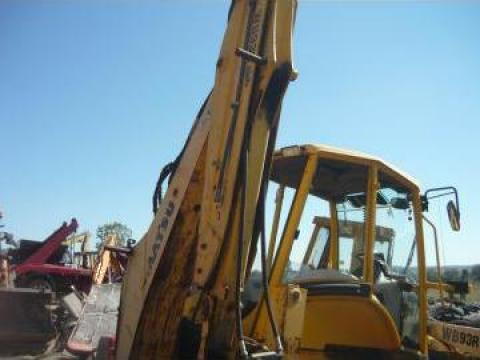 Dezmembrare excavator Komatsu WB 97 R de la Auto-Kodin Srl