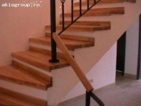 Trepte din lemn masiv de la Akis Group