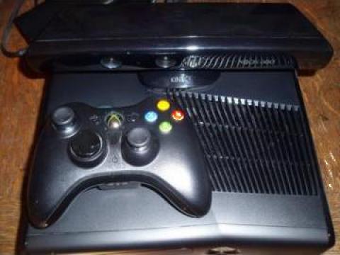 Consola Xbox 360 slim nemodat cu senzor Kinect de la 