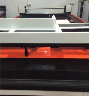 Taiere laser materiale textile din rola de la Allard Corporation