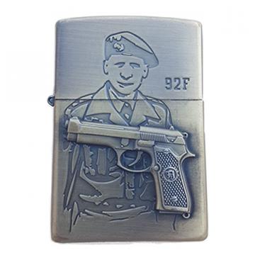 Bricheta zippo, 3D relief, metalica, soldat pistol 92F