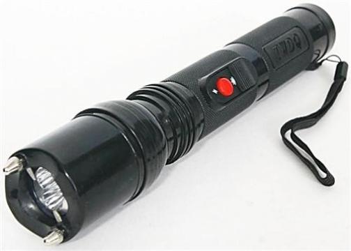 Electrosoc cu lanterna pentru autoaparare de la Www.oferteshop.ro - Cadouri Online