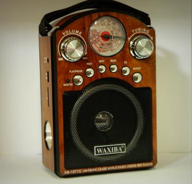 Radio Waxiba XB1071U cu lanterna, slot SD, USB
