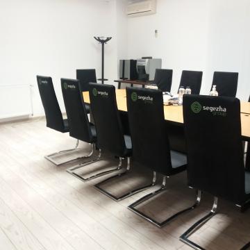 Scaune birou/sali de sedinta retapitate cu huse personalizat