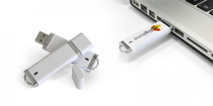 Stick USB personalizat in policromie