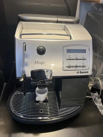 Espressor Saeco Magic boabe profesional de la Coffee & Water Services Srl