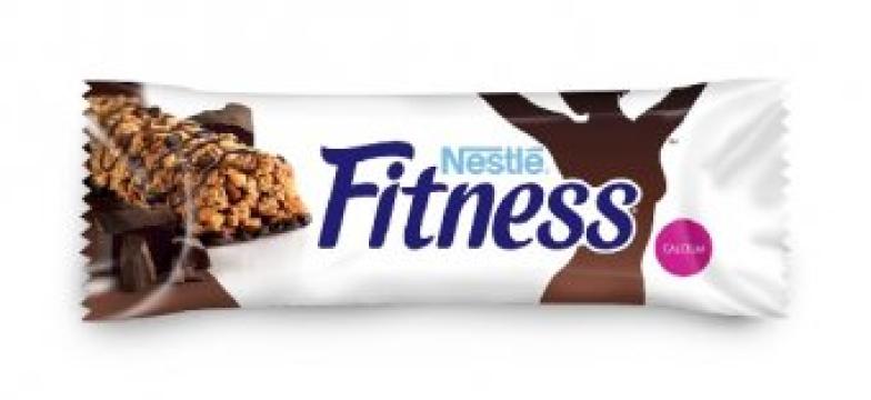 Baton cereale fitness ciocolata si alune Nestle 22.5g de la Supermarket Pentru Tine Srl