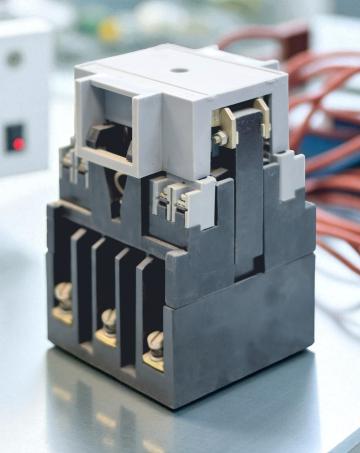 Contactor AR-100 (100A, 660V, 50-60Hz)