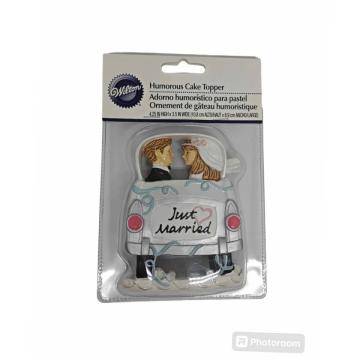 Figurine tort nunta Just Married - Wilton de la Lumea Basmelor International Srl