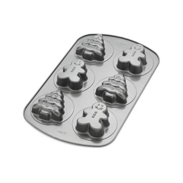 Forma de copt Craciun cu 6 cavitati - Wilton de la Lumea Basmelor International Srl