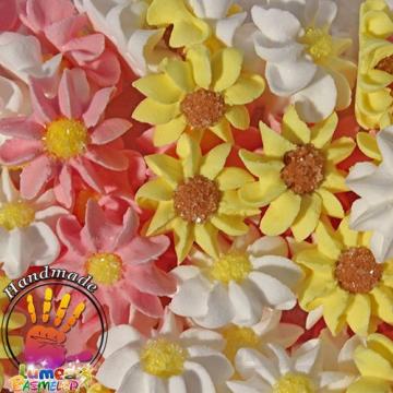 Figurine Margarete roz, alb si galben, 300g - Lumea de la Lumea Basmelor International Srl