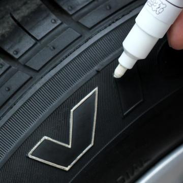 Marker permanent pentru anvelope, rezistent la apa, alb de la Auto Care Store Srl