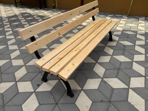 Banca de parc Reva cu picioare din fonta 940 de la Mobilier Stradal Ygrocris Srl