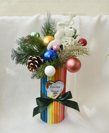 Aranjament floral Creioane colorate personalizat de la Flower Power Gift