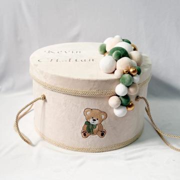 Cutie trusou handmade din catifea - Ursulet brodat bej