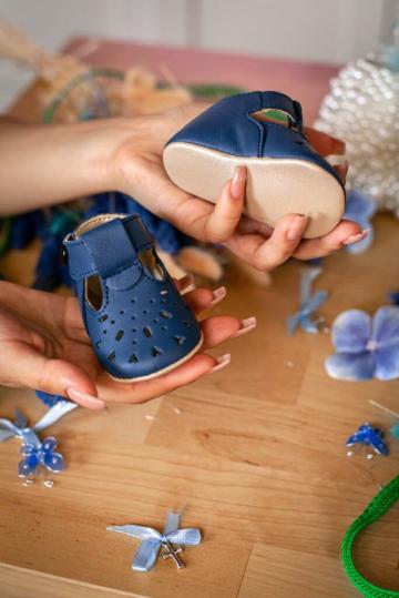 Pantofi T-bar din piele naturala - bleumarin de la Andreeatex